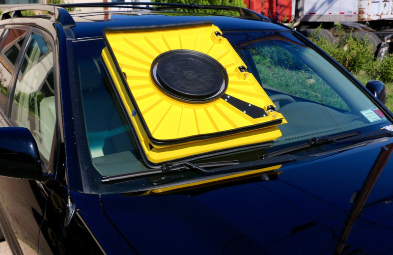 Illustration for article titled The Barnacle Is The Car Blindfold Cops Will Slap On Your Windshield When You Park Badly